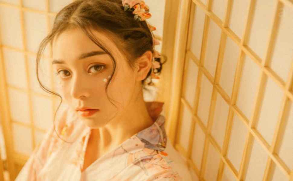 御姐网红小喵大宝被曝姐妹双飞！300万粉抖音女神私下戴狗链玩这么野？