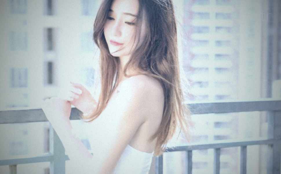 趁老婆洗澡时与岳母偷欢：一段复杂家庭关系背后的情感纠葛