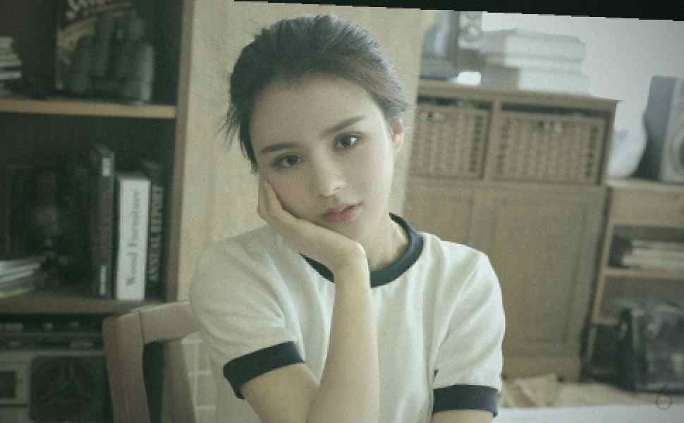 亲姐弟偷玩出花活？姐姐趁家里没人上演十八般口技，姿势多到离谱！