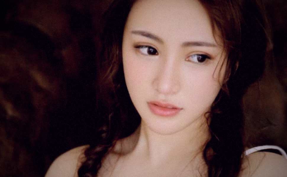 南京第二师范学院郭美烨惹争议！与社会纹身男友亲密自拍疯狂流出，被指私生活放荡不堪？！