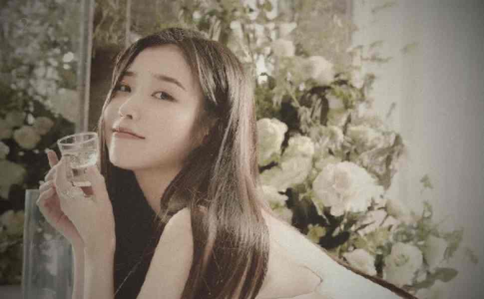 网传已婚女与丈夫及牌友3P视频：打牌输光后上演不堪入目性爱场面