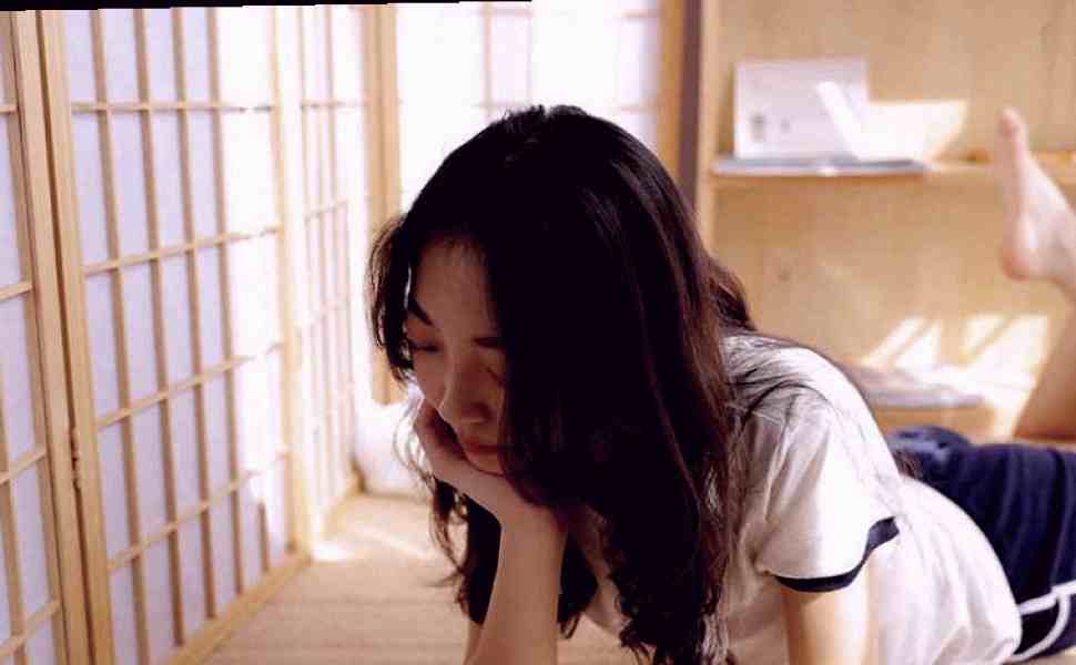 萌系博主“兔牙蛇蛇”被曝与金主私密视频外泄：疯狂内射颜射画面引爆暗网，是意外还是阴谋？